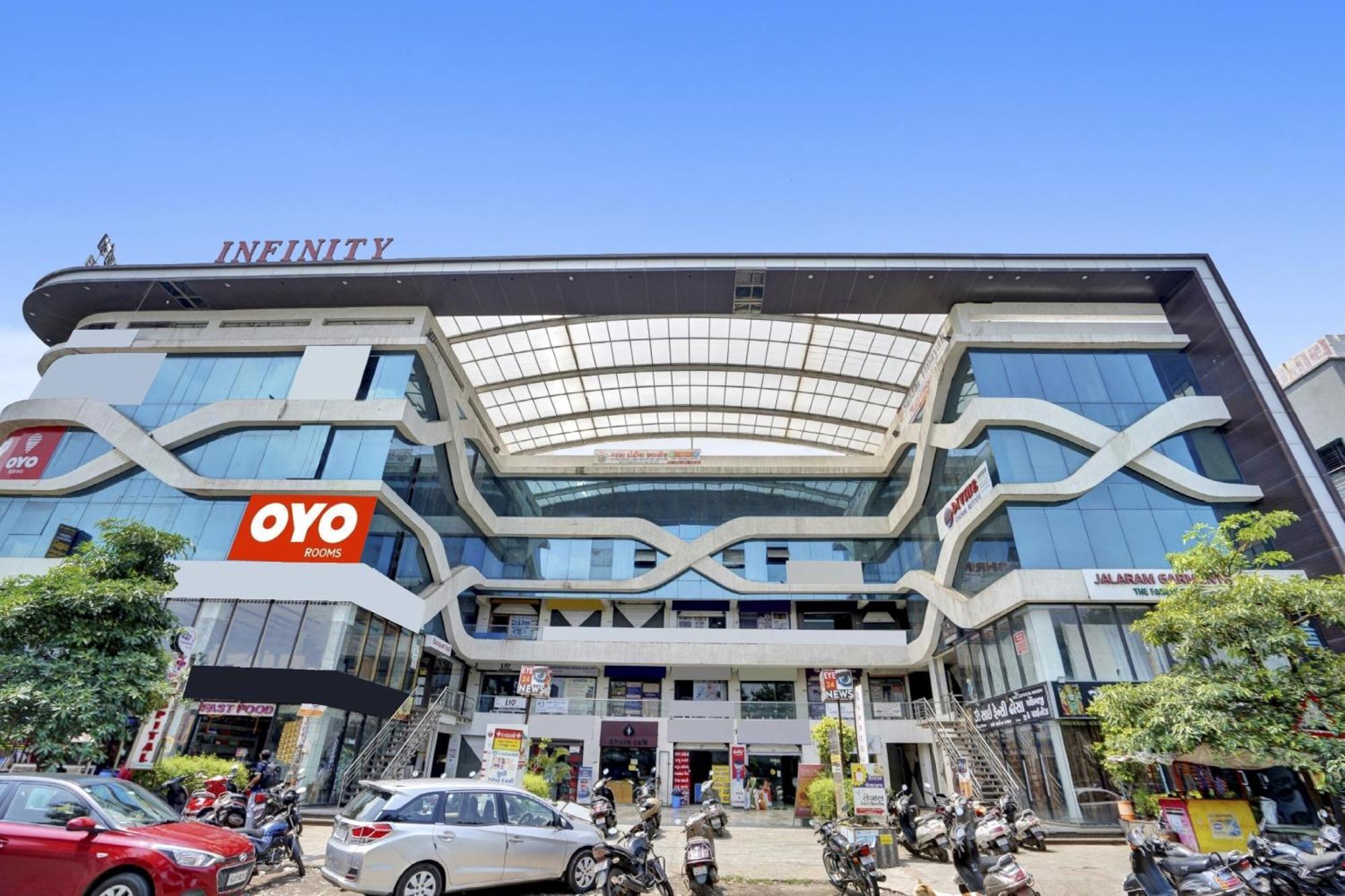 Hotel O Infinity سورات المظهر الخارجي الصورة