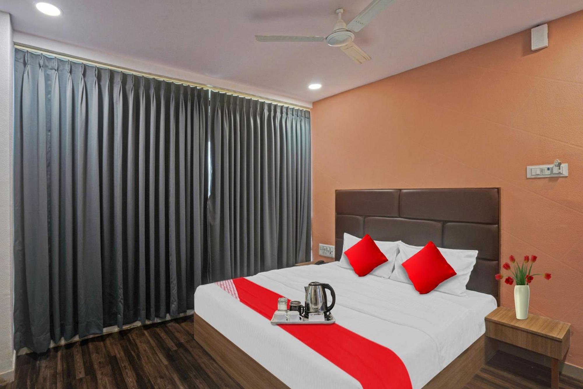 Hotel O Infinity سورات المظهر الخارجي الصورة